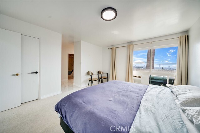 Building Photo - 8400 De Longpre Ave