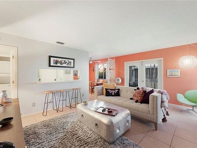 Building Photo - 2 Bedroom Condo with One Car Garage