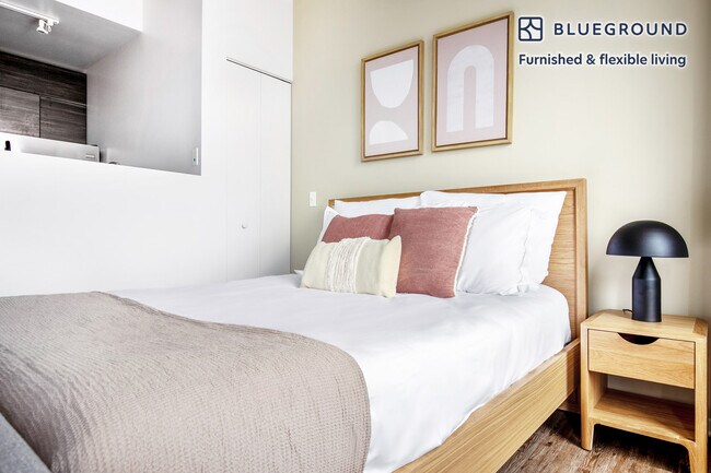 Building Photo - 30 E Roosevelt Rd