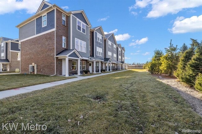 Building Photo - 5931 Stella Dr