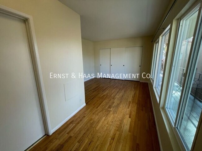 Building Photo - 159 Roycroft Ave