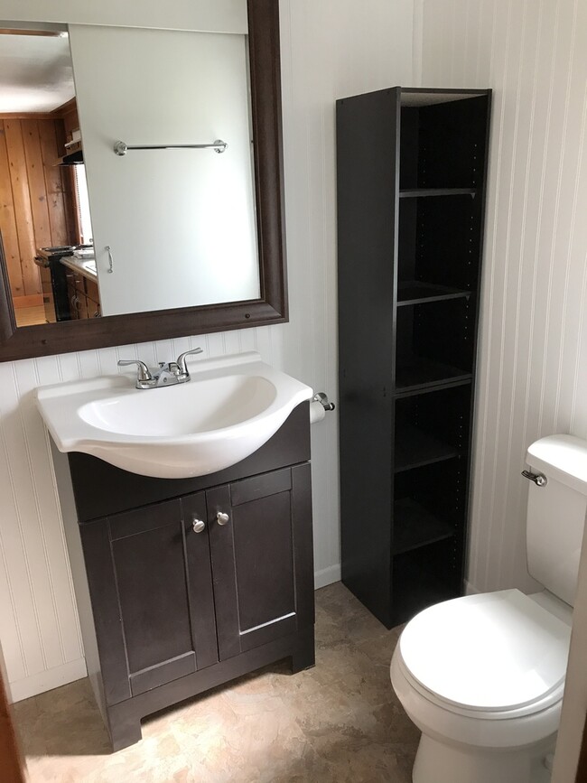 Building Photo - Log Home for Rent in North Pole!