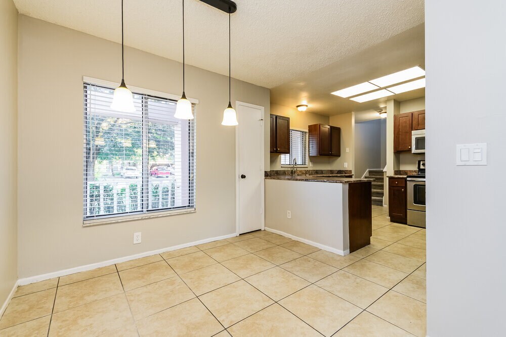 Building Photo - 490 Chicago Woods Cir