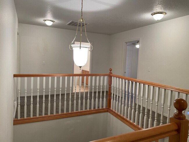 Building Photo - FANTASTIC 4 Bed 2.5 Bath Home in Salmon Creek! HUGE side yard and back yard! Extra large private ...