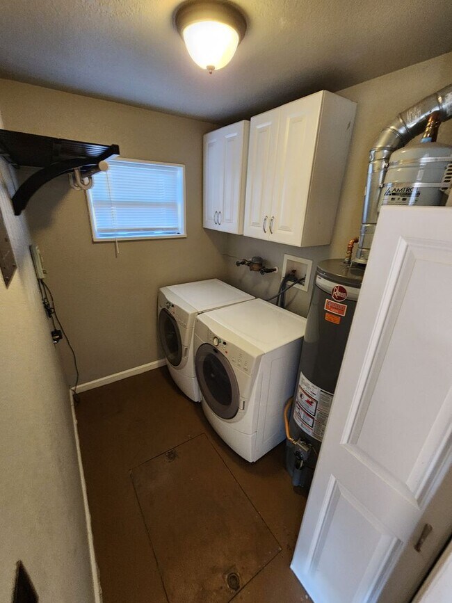 Building Photo - Charming 3-Bedroom Home Near UCCS!