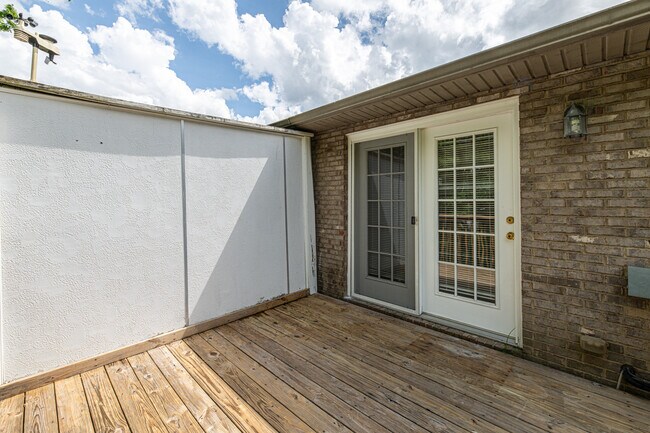 Building Photo - 906 Mercer Dr