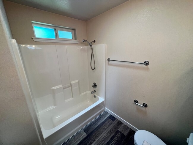 Building Photo - 2524 Parkwood Village Ln