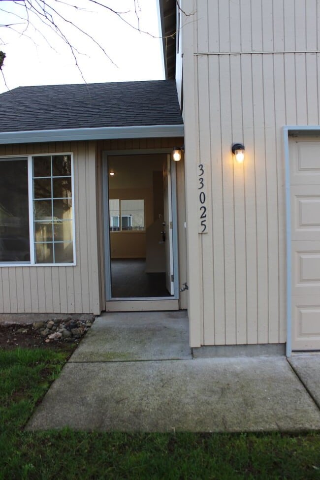 Building Photo - Scappoose townhome