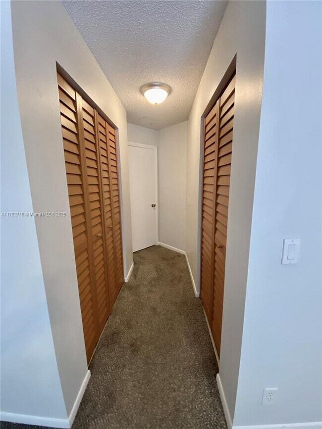 Building Photo - 9870 Watermill Cir