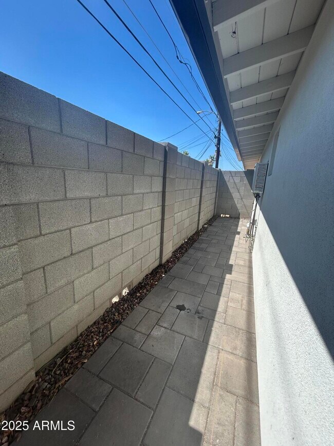 Building Photo - 3332 N 66th Pl