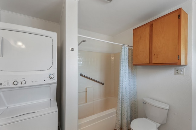 Building Photo - Charming 2 Bedroom, 1 Bathroom Back Unit with Private Yard — Close to Downtown