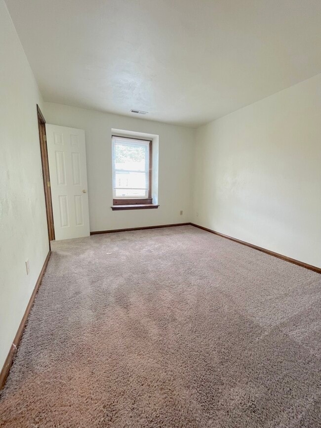 Building Photo - 5523 Gates Landing Rd