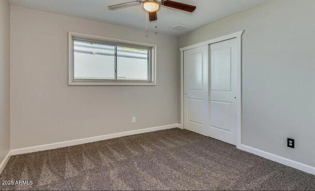 Building Photo - 2502 E Sahuaro Dr