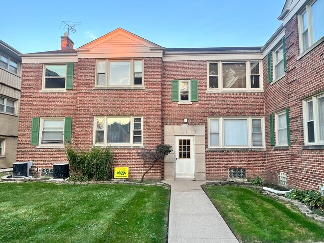 Primary Photo - 10529 S Artesian Ave