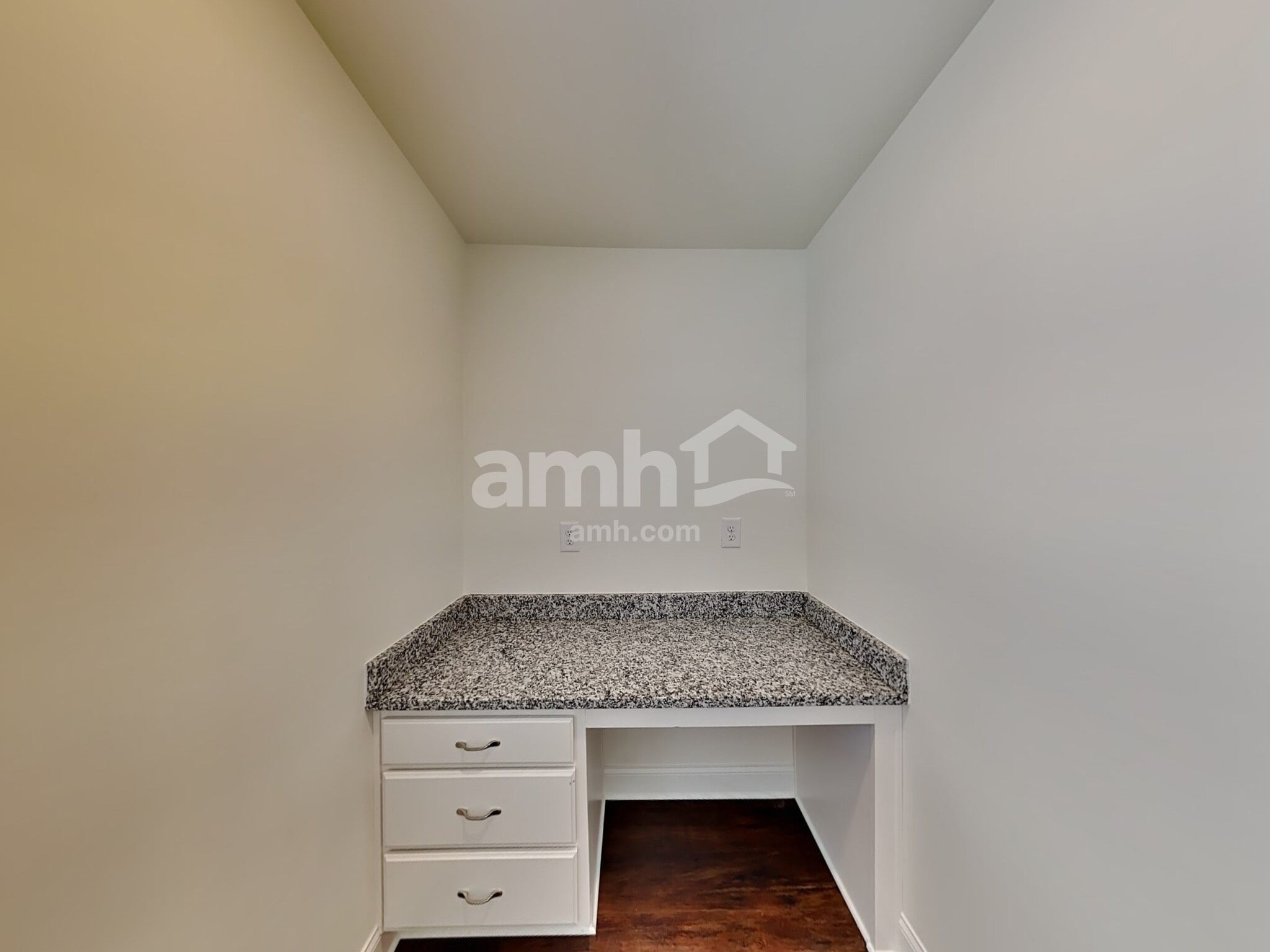 Building Photo - 528 Summit View Ct