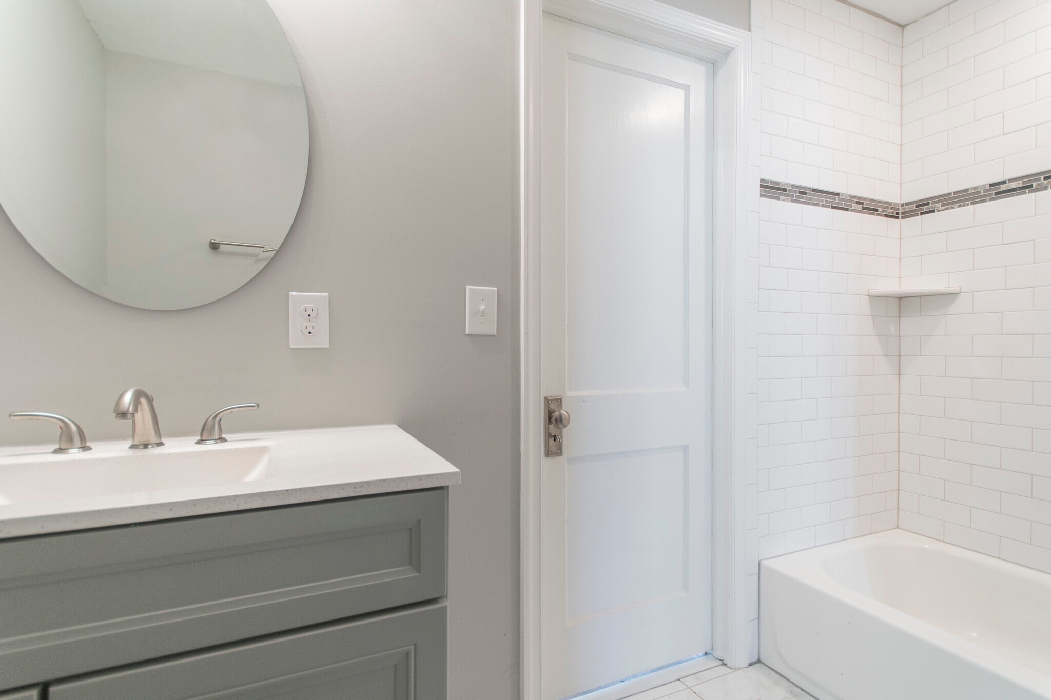 Full Bath - 115 N Lafayette Ave