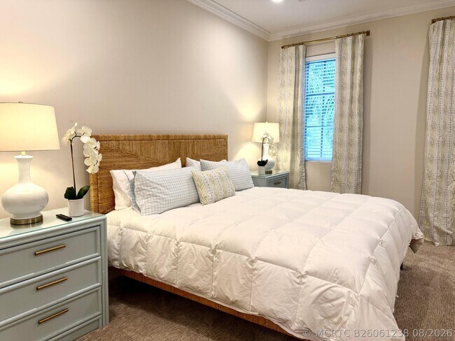 Building Photo - 809 Estancia Wy