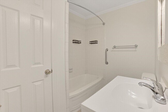 Building Photo - 121 Marshdale Ave SW