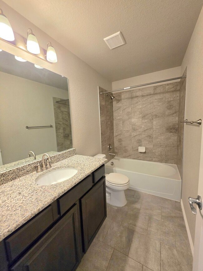 Building Photo - Beautiful 4 Bedroom Home in Peyton