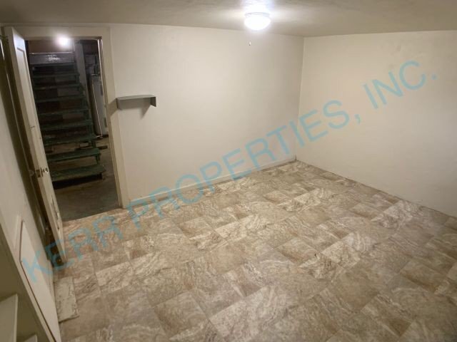 Building Photo - FREE RENT! Cozy tri-level 1374 square foot...