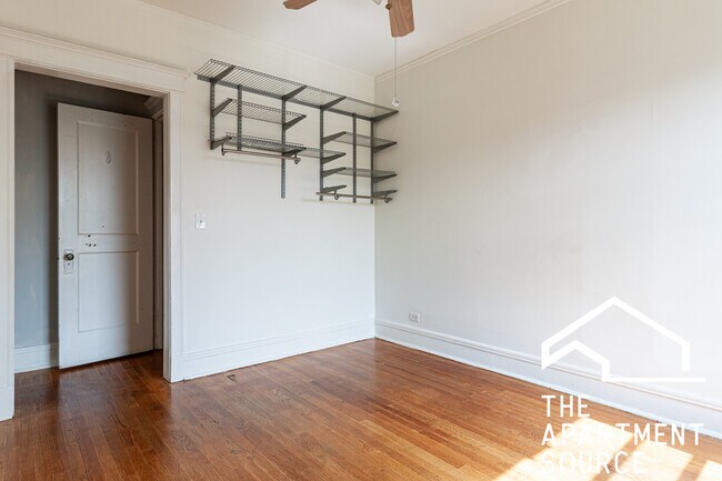 Building Photo - 902 W Belle Plaine Ave