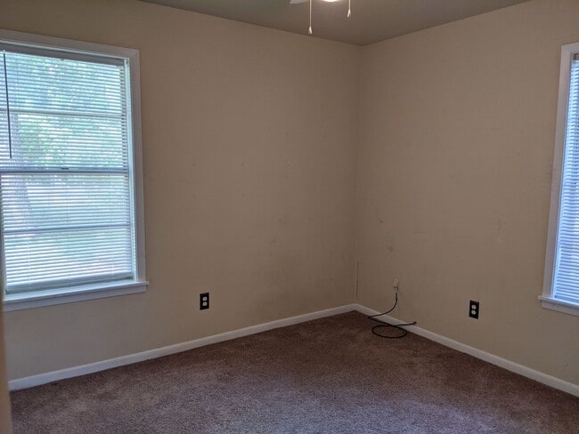 Building Photo - PRE-LEASING MAY 2026! ADORABLE 2/1 HOUSE I...