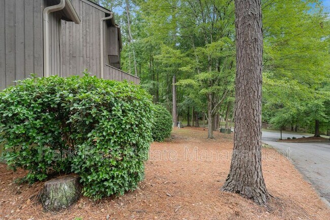 Building Photo - 60 Fernwood Ln