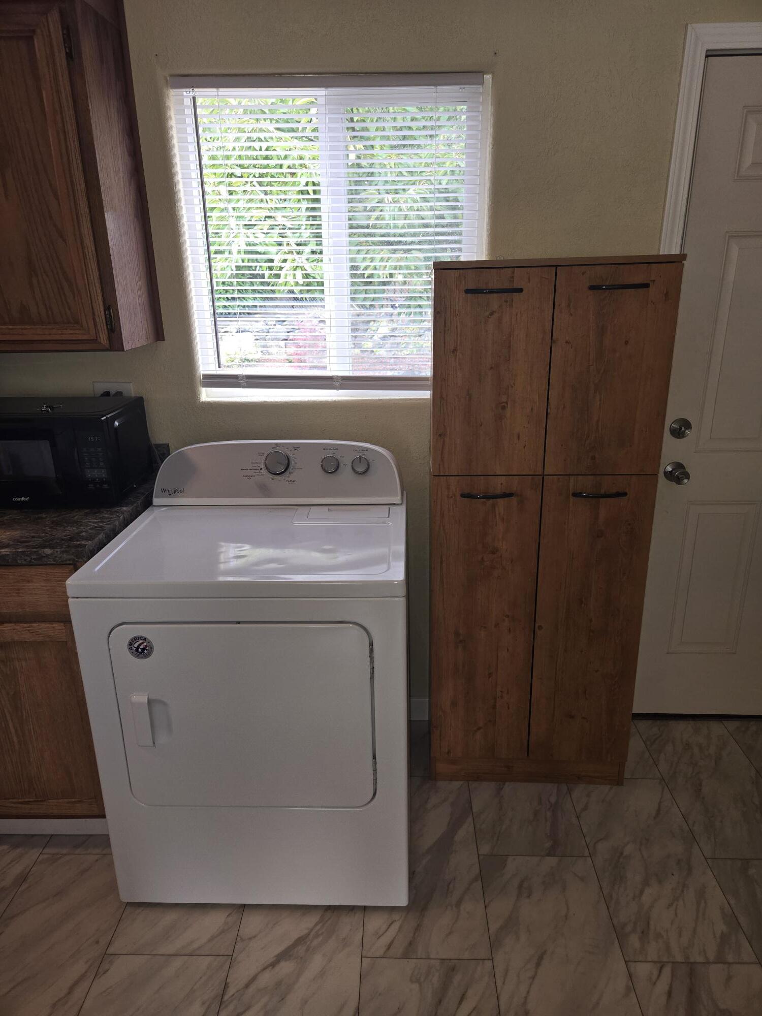 KITCHEN HUTCH - 1713 Anderson St
