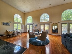Building Photo - SPACIOUS LUXURY HOME WITH IN-LAW SUITE! [F...