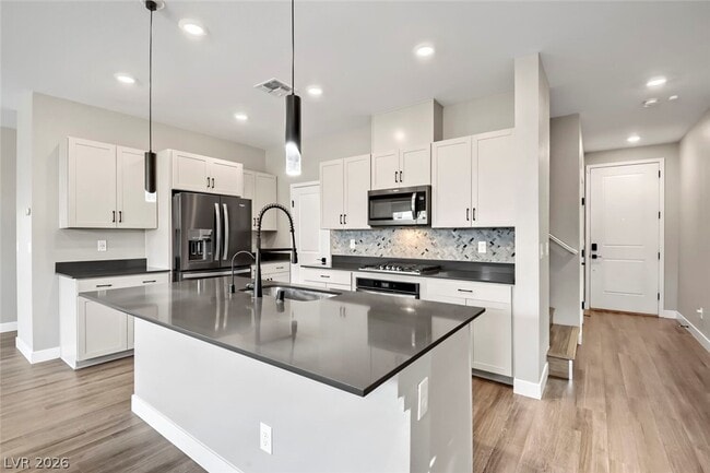 Building Photo - 7110 Cass Ave