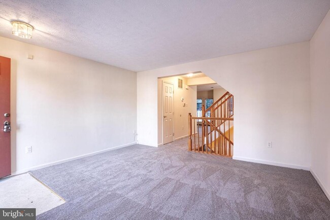 Building Photo - 5 Weyanoke Ct