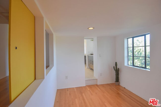 Building Photo - 8895 Appian Way