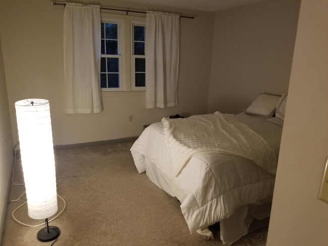 Building Photo - 15 Winding Pond Rd