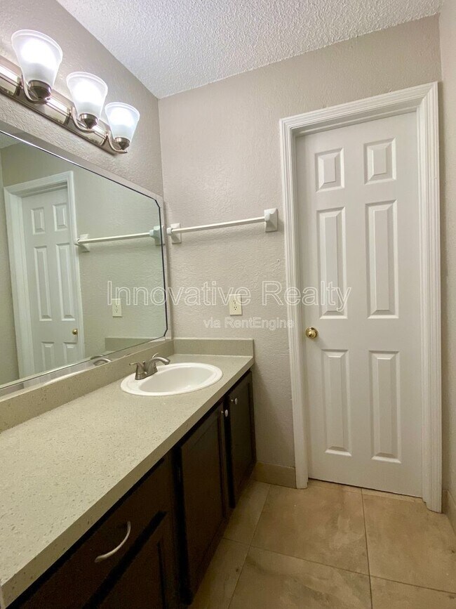 Building Photo - 2942 Antique Oaks Cir