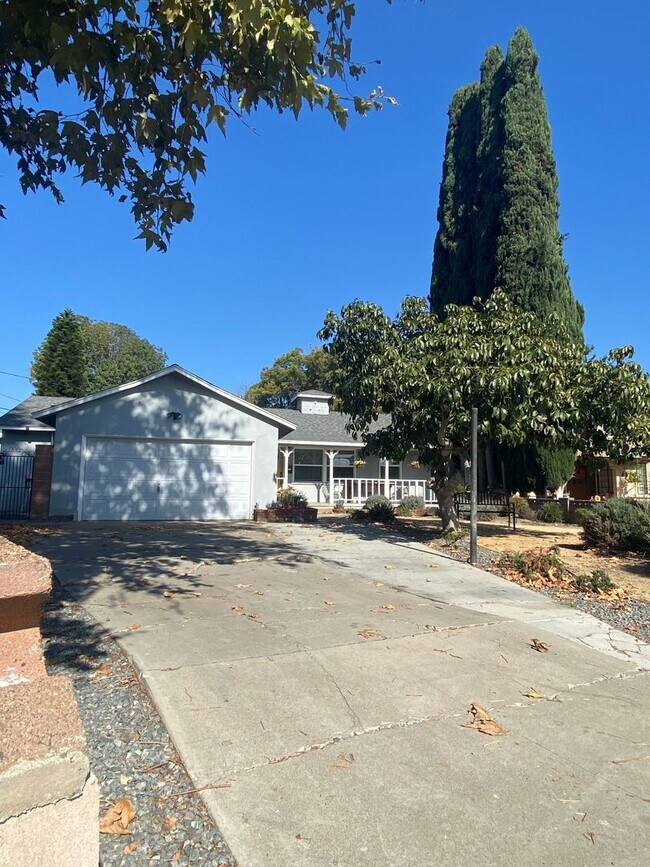 Building Photo - 11091 Violet Dr