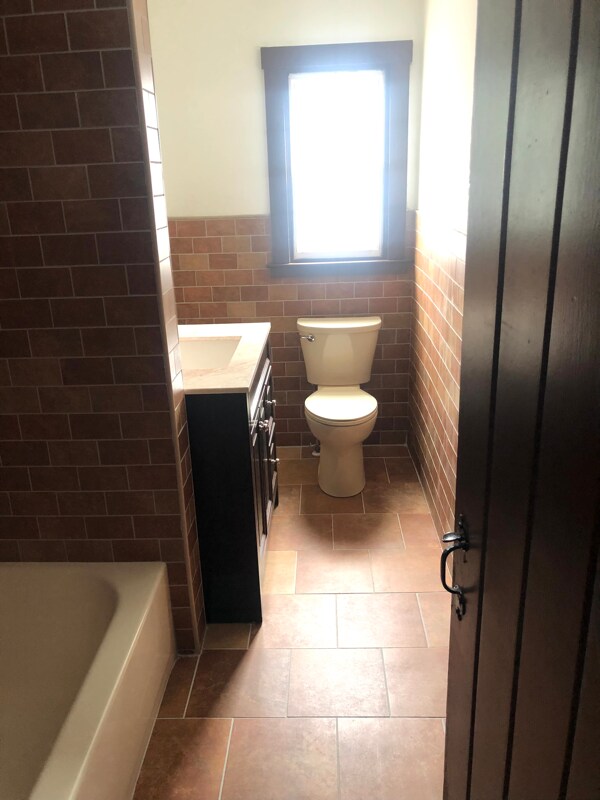 Building Photo - 1206 E Main St