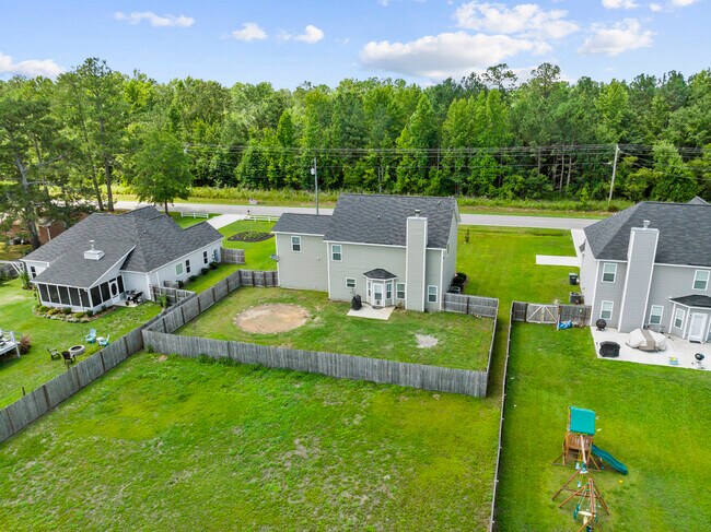 Building Photo - Raeford home