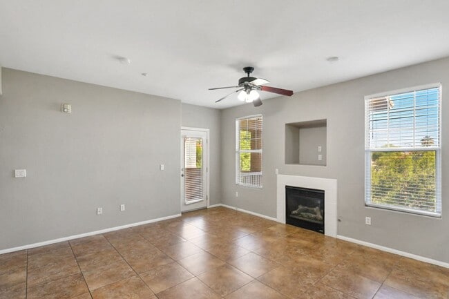 Building Photo - 3 Bedroom North Las Vegas Condo Convenient...