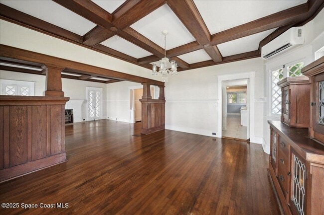 Building Photo - 1326 Riverside Dr