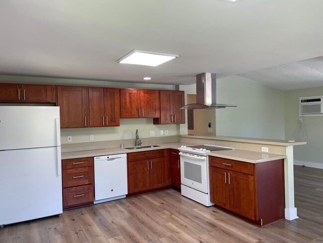 Building Photo - Kailua Lifestyle in 2 Bedroom 2 Bath Charmer
