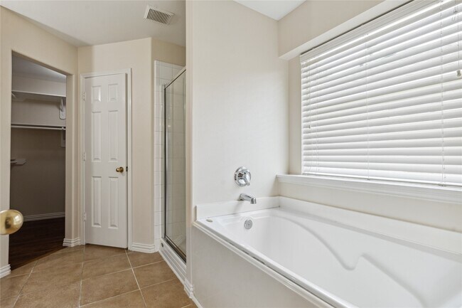 Building Photo - 19511 Ingham Dr