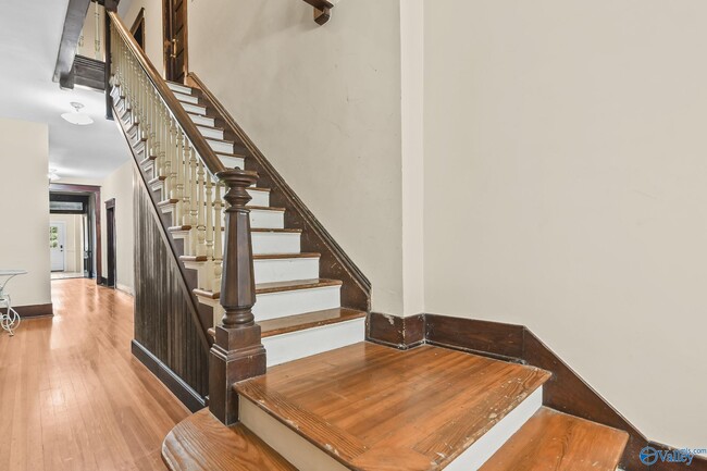 Building Photo - 207 Lincoln St SE