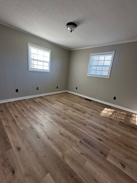 Building Photo - 4579 Academy Rd
