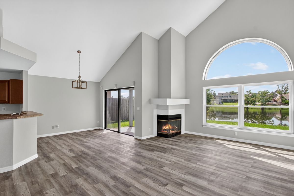 Building Photo - 250 Lakebreeze Cir