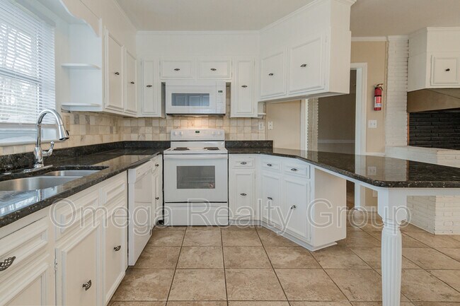 Building Photo - 1861 Gillespie Dr