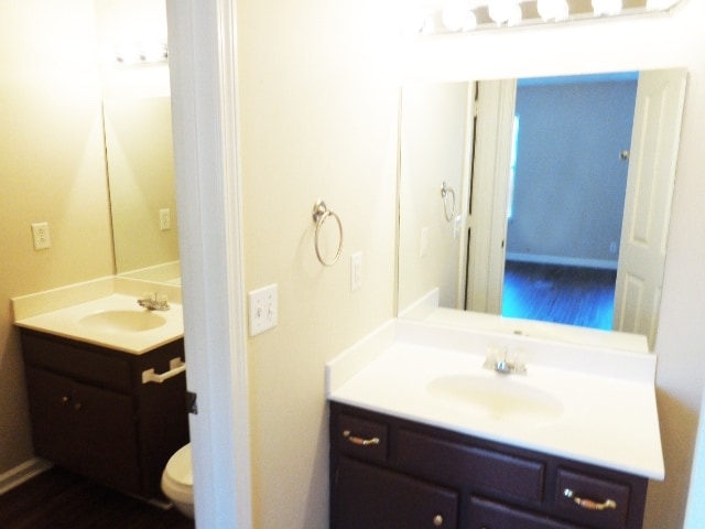 Building Photo - 2836 Islington Dr