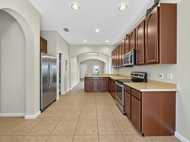 Building Photo - 10411 Park Commons Dr