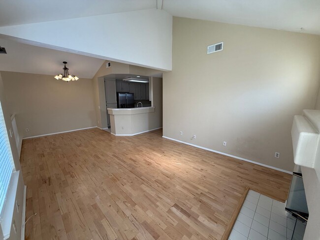 Building Photo - 2 Bed, 2 Bath Townhome in Belsera with att...