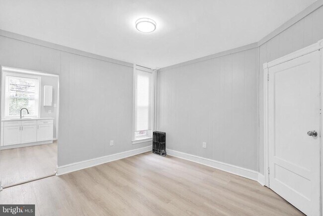 Building Photo - 5249 Delancey St