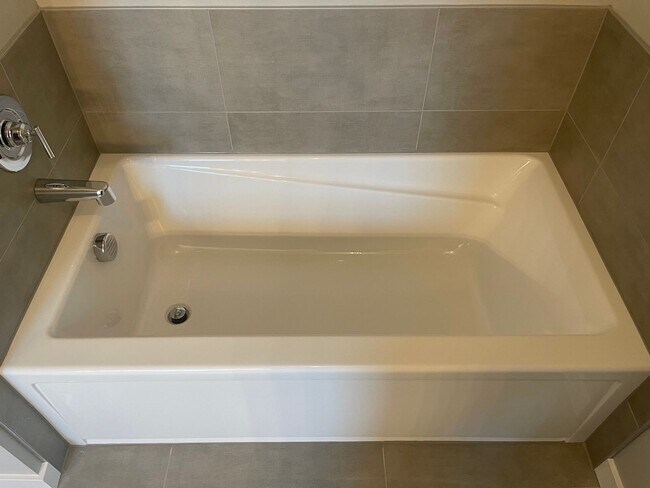 Building Photo - Beautiful New 5BD/4BTH Bella Cresta Home f...